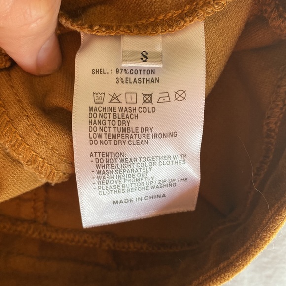 Brandy Melville Scalloped skirt camel beige size small - Picture 3 of 5